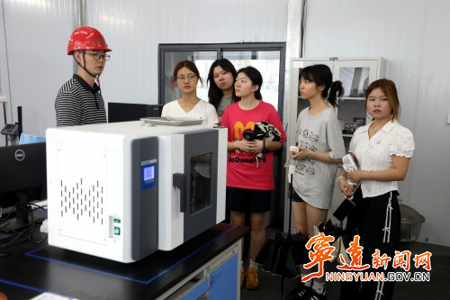 「永冲锋·拼经济·促发展」宁远：深化校企合作 助力培育锂电产业实用人才 - 图3