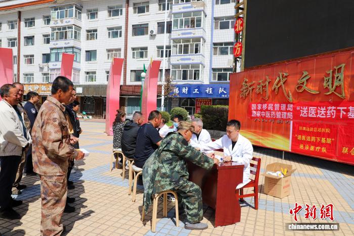 跨越茫茫林海 送医送药到最北边关 - 图1