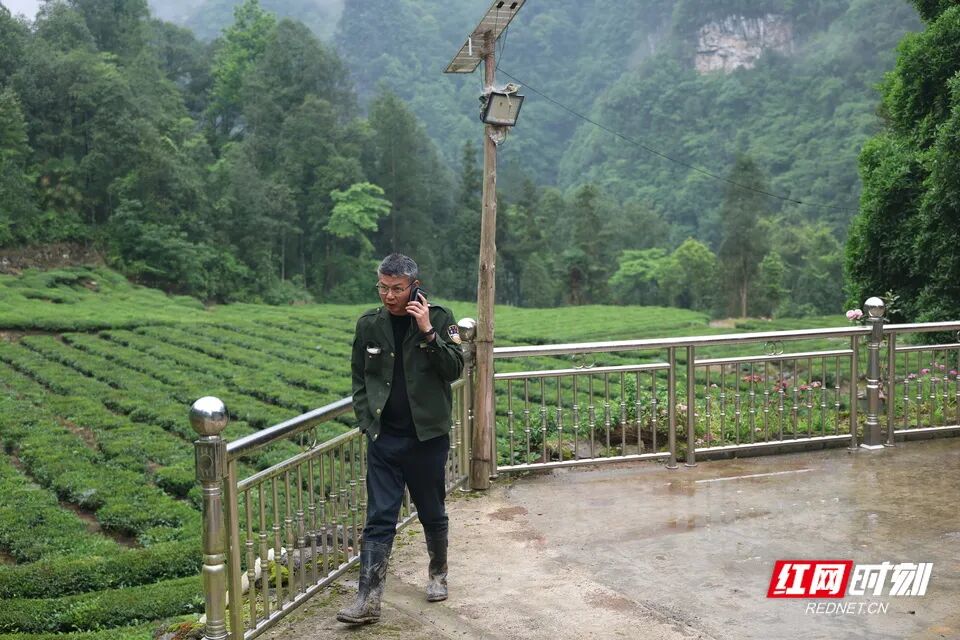 影像故事｜撤离“孤岛”，100多名乡亲结伴徒步的7小时 - 图13