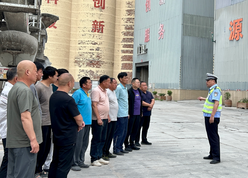 郑州交警：宣传进企业 警企携手筑平安 - 图11