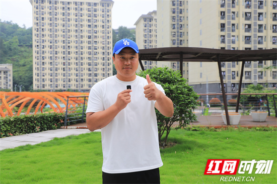 短短几秒，张家界学院谢创老师救下一个孩子！ - 图1