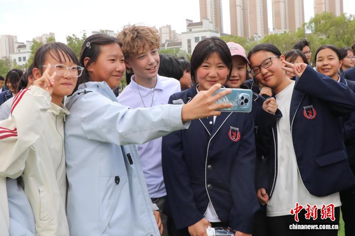 美国青少年赴青海西宁校园开展研学联谊活动 - 图11
