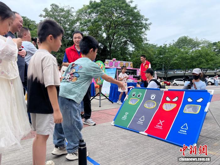 广西柳州聘请垃圾分类小使者 “变废为宝”成儿童趣味课堂 - 图2
