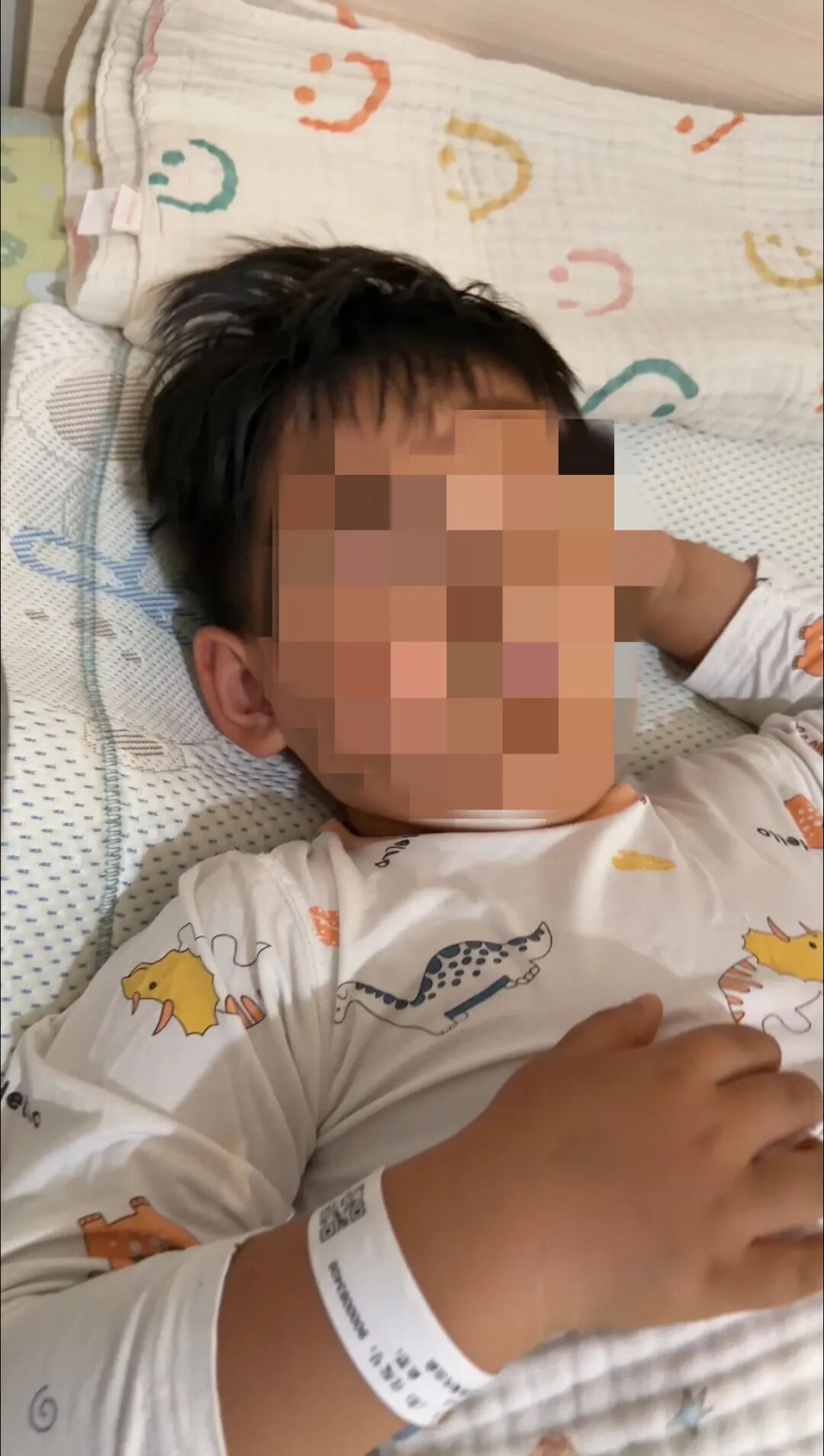 4岁男童小区内被配送车撞倒，奶奶为保护孙子不幸身亡！属地社区回应 - 图2