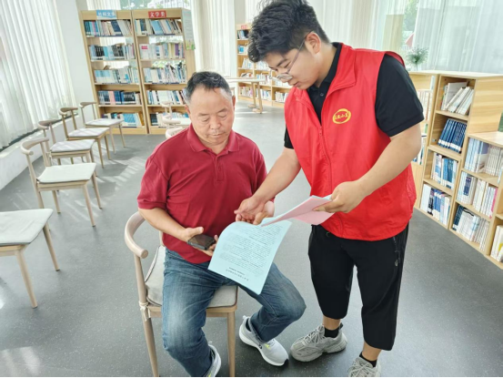 “推拿课堂”搬进社区：泰山护理职业学院志愿者为老人“揉”出健康 - 图2