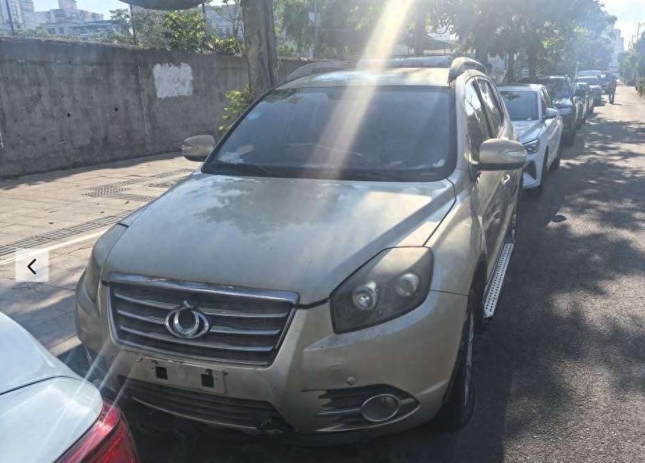海口公安交警整治路面“僵尸车” - 图1