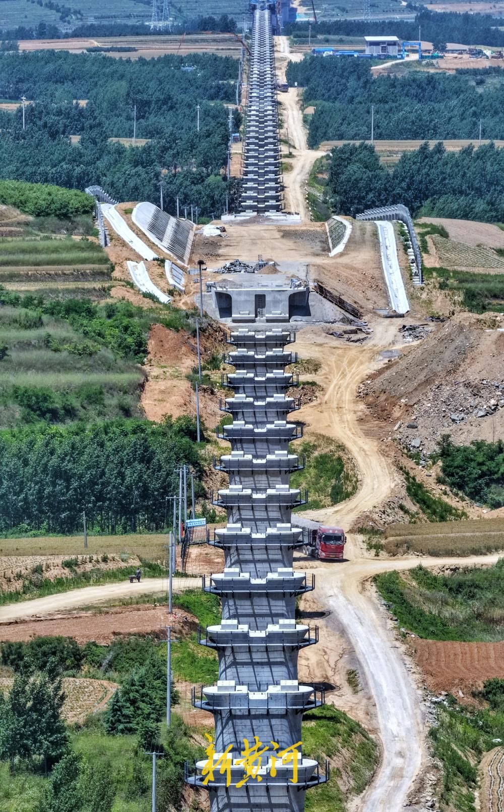 潍宿高铁青岛连接线前台山隧道顺利贯通 - 图5