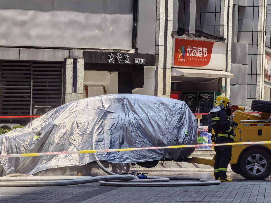 天钥桥路一大厦地下车库车辆冒烟 消防及时到场疏散处置无人员受伤 - 图1