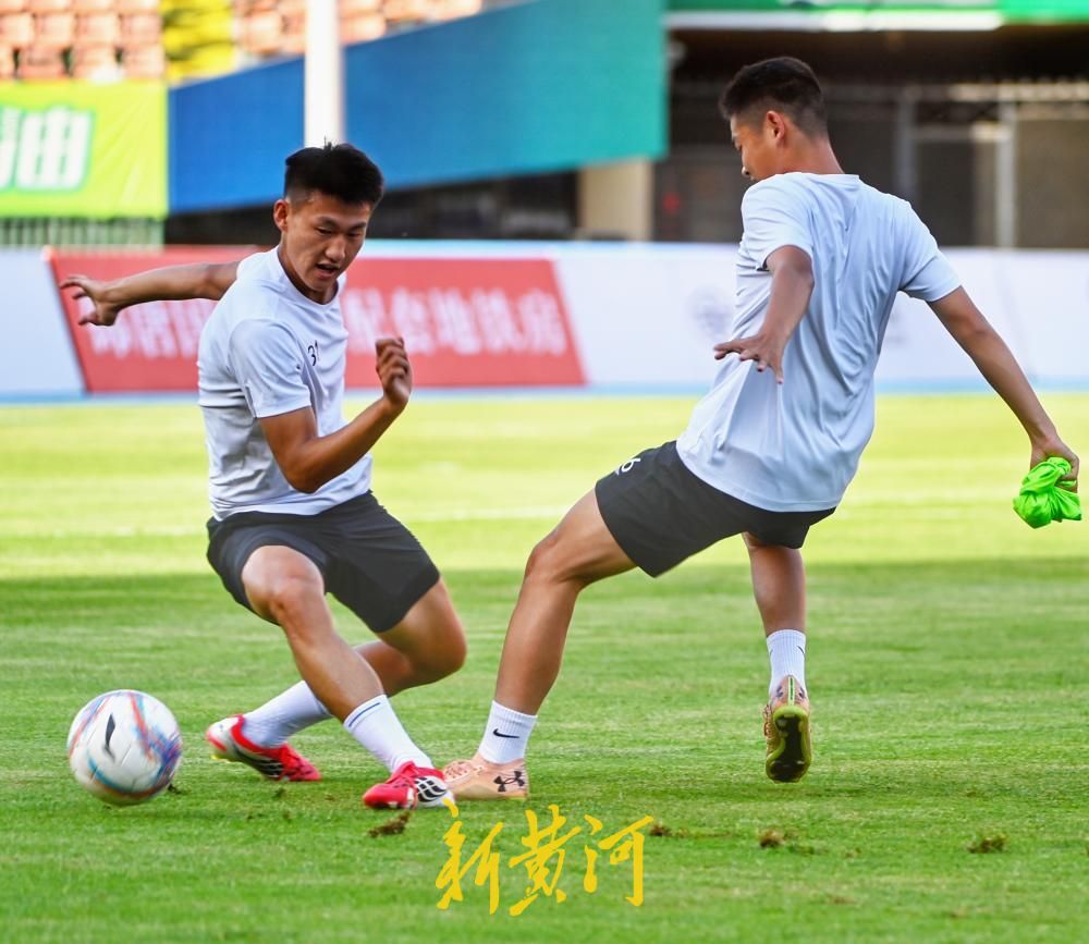 齐鲁超赛第五轮比赛即将打响，临沂队赛前踩场训练 - 图2