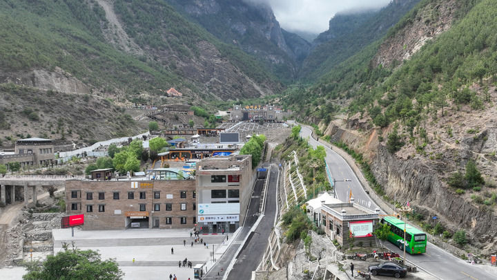 生态保护、公共权益、文旅发展如何平衡——稻城亚丁景区“道路设卡摆渡收费”调查 - 图7