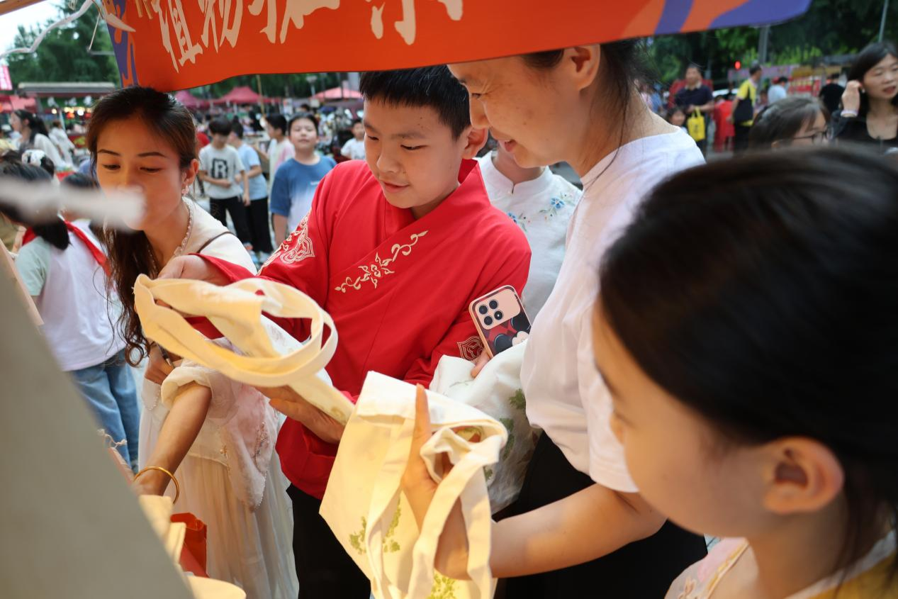 民心佳园小学开展“明心非遗”作品义卖公益活动 - 图3