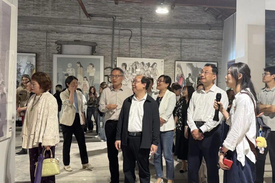 291件原创作品亮相！潍坊学院美术学院2026届毕业作品展启幕 - 图4