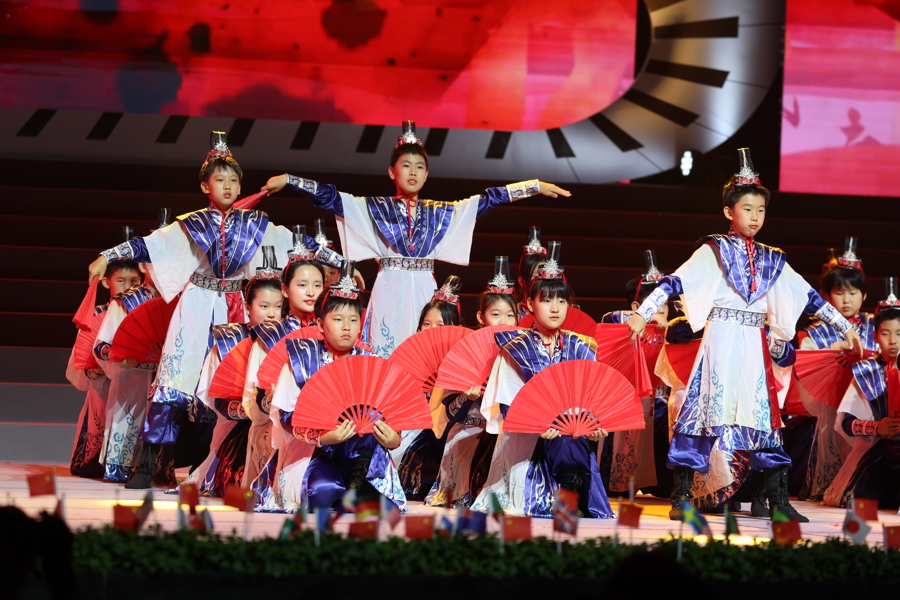 30多个国家和地区孩子同台，宋庆龄学校艺术节诠释“爱满天下” - 图3