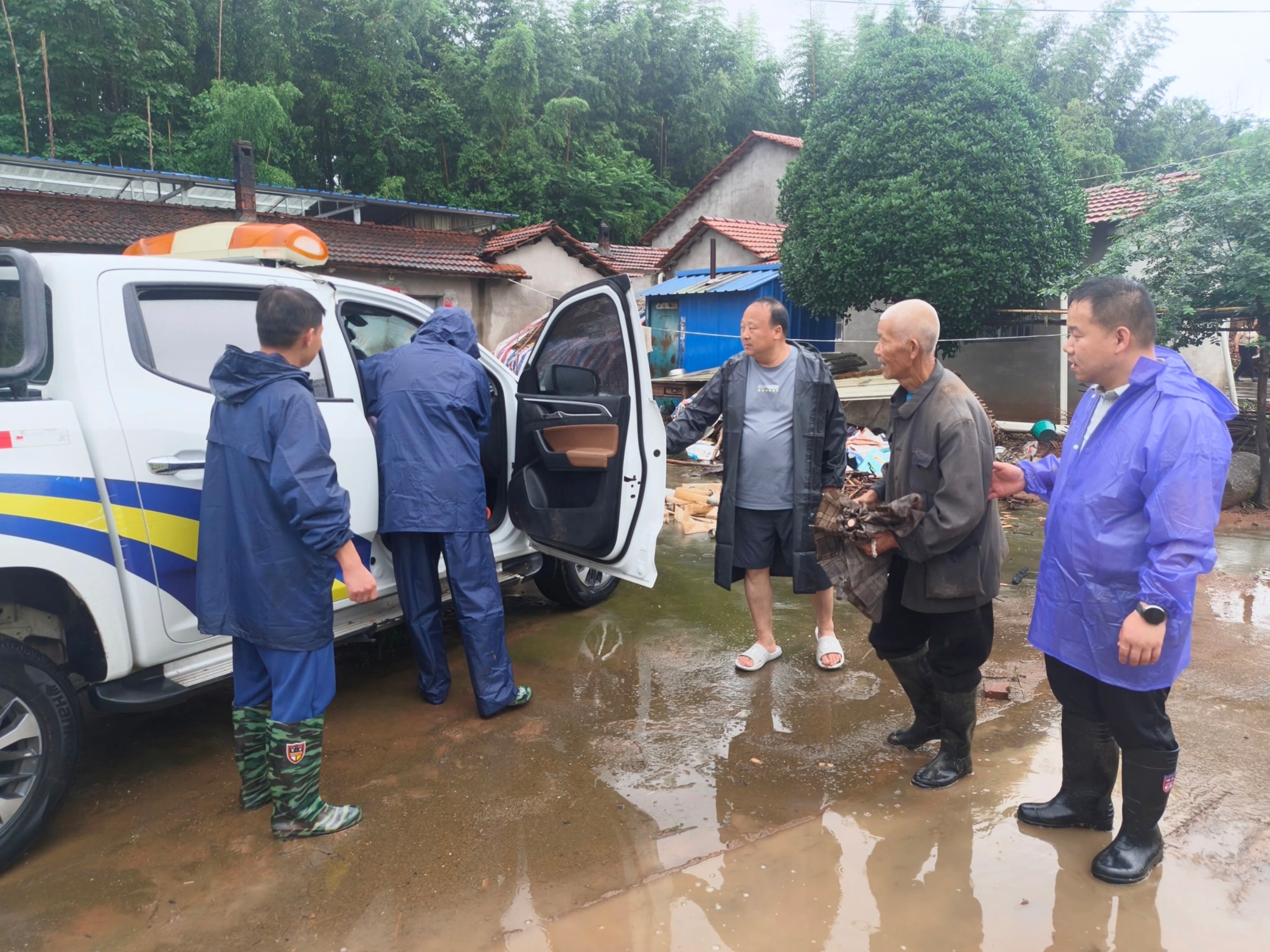 湖北安陆遭遇历史罕见强降雨 干群同心开展防汛抢险与灾后修复 - 图3