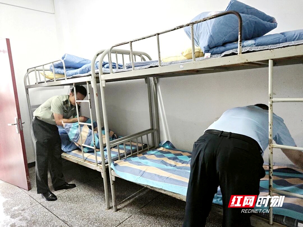 洪水洗礼的中心学校 - 图6