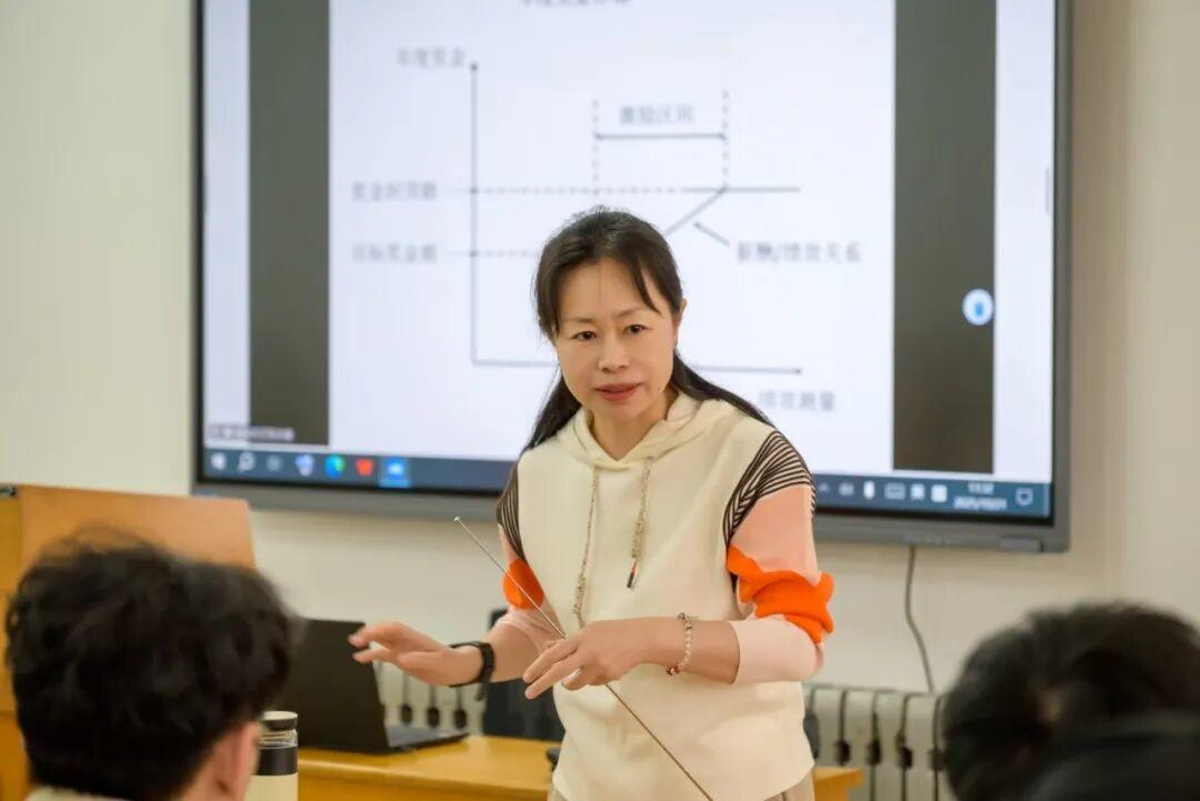 把知识演成情景剧，山建大这位教授带着学生“玩中学” - 图1