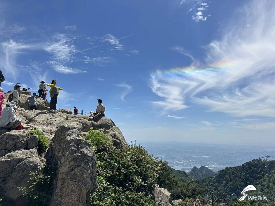 好运刷屏！泰山之巅现“七彩祥云” - 图4