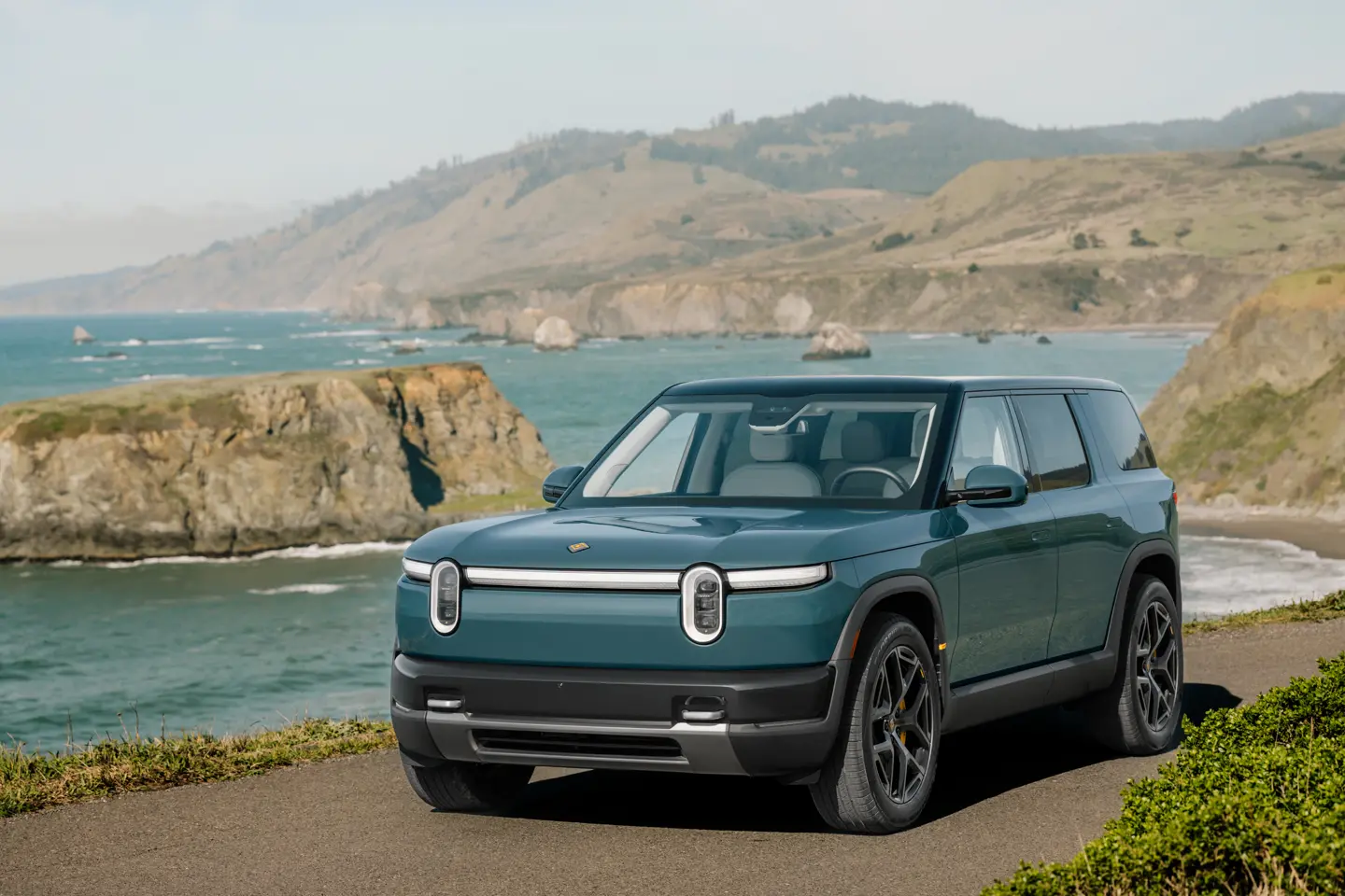 两年磨一剑：美国造车新势力Rivian新车R2下月交车 - 图1