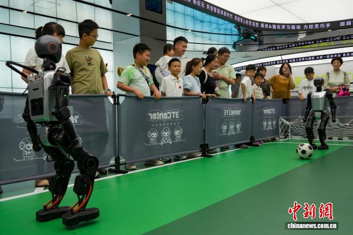 “六一”国际儿童节：儿童近距离感受人形机器人魅力 - 图12