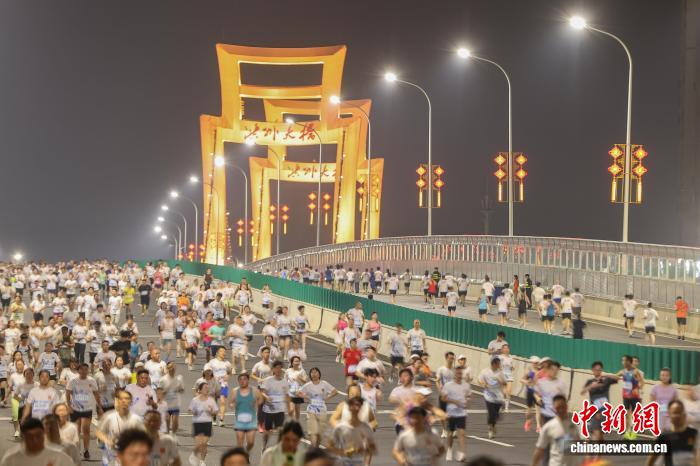 2026南昌万人夜跑活动举行 - 图5