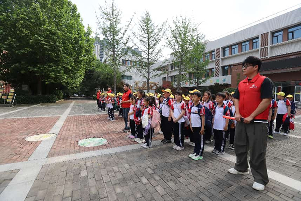 暖心护学 撑起“安全伞”济南热力集团有限公司开展青春护学行动 - 图1