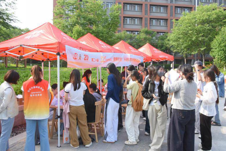 山东第一医科大学附属皮肤病医院举办“5·25”皮肤健康宣教义诊活动 - 图3