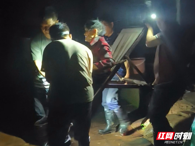 慈利县杨柳铺乡：党建引领聚合力 筑牢安全生产“红色防线” - 图2
