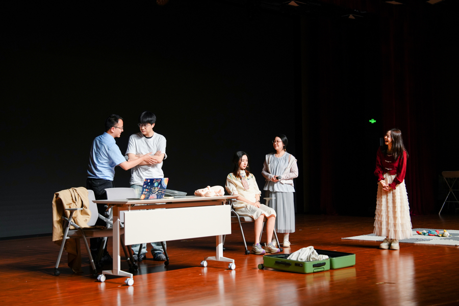 大排畸异常，观众投票选“随访”！这场互动戏剧，把生娃的难演活了，也演暖了 - 图2
