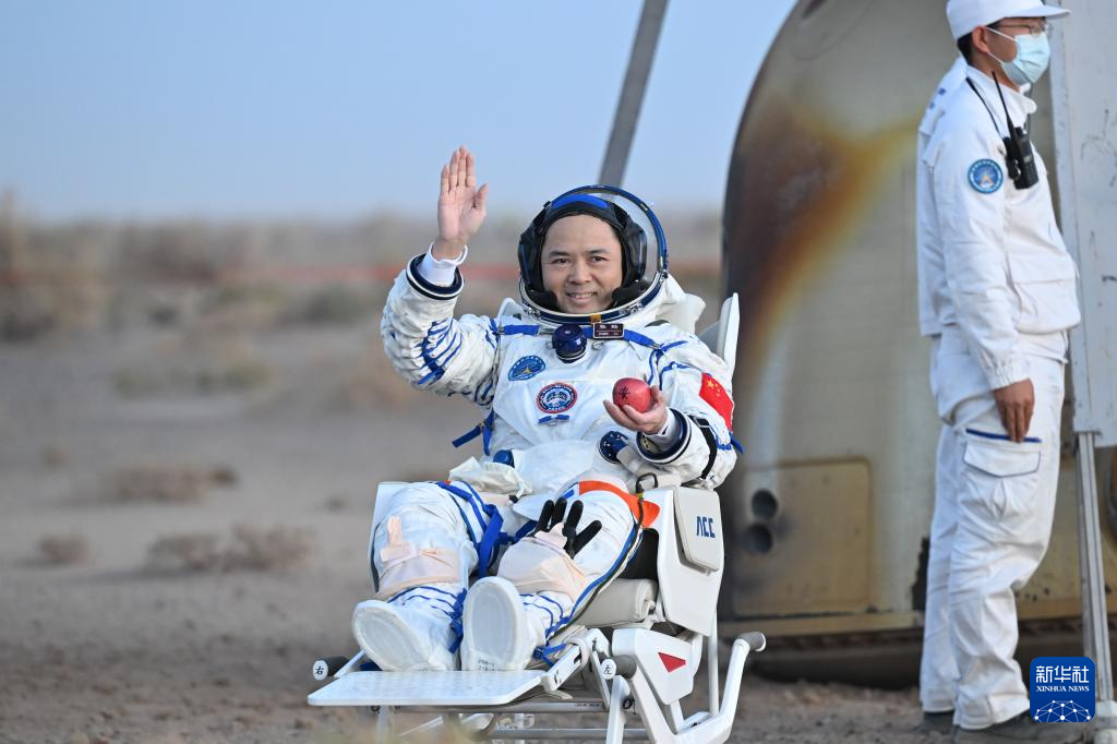 神舟二十一号航天员乘组返回任务取得圆满成功 - 图13
