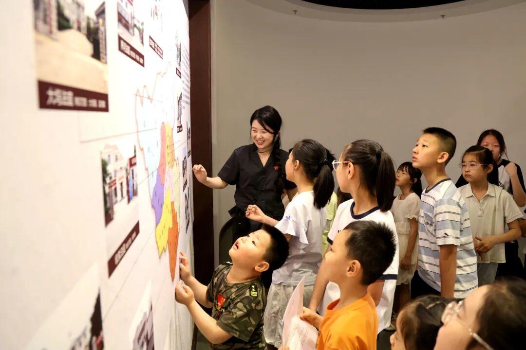 善护童行：当一天“小法官”，探秘法院里的“大世界” - 图3