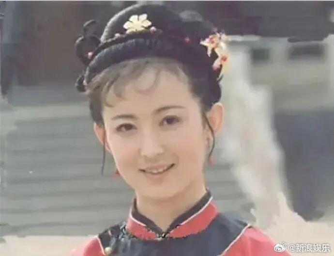 演员刘红梅因病今晨去世，终年61岁，曾出演电视剧《水浒传》《太极张三丰》等，和演员徐帆、江珊是同学；孙红雷称她是中戏最漂亮女老师 - 图1