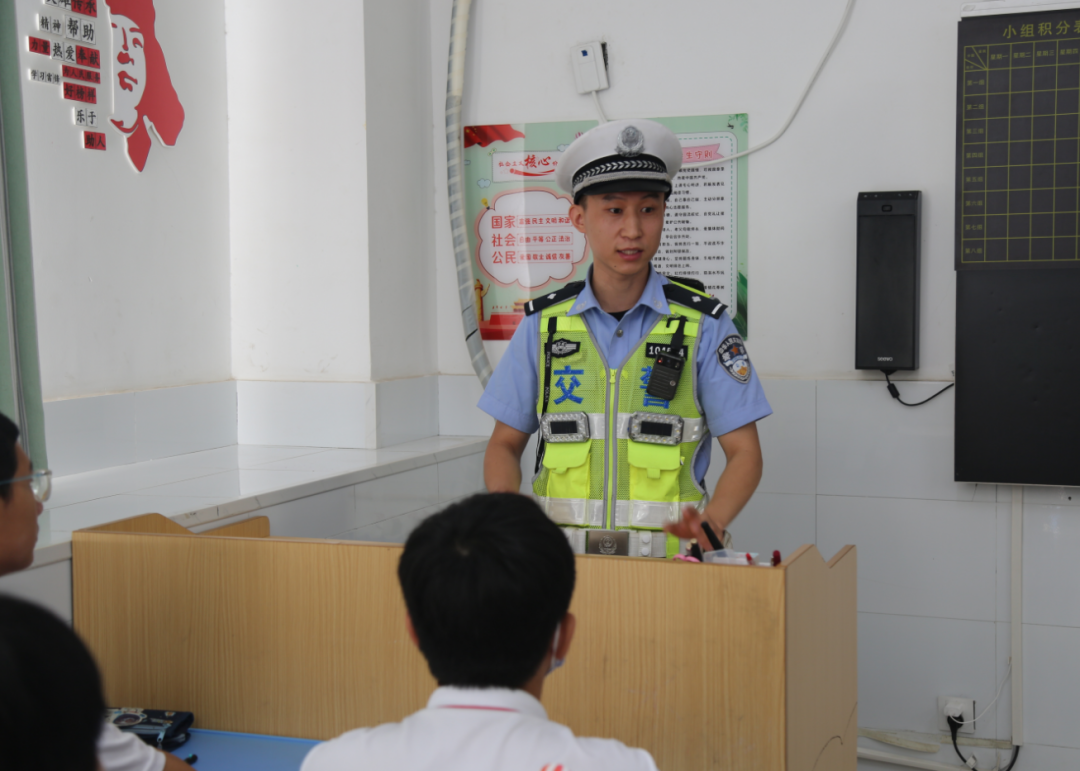 警校联动筑防线 安全出行伴成长 - 图5