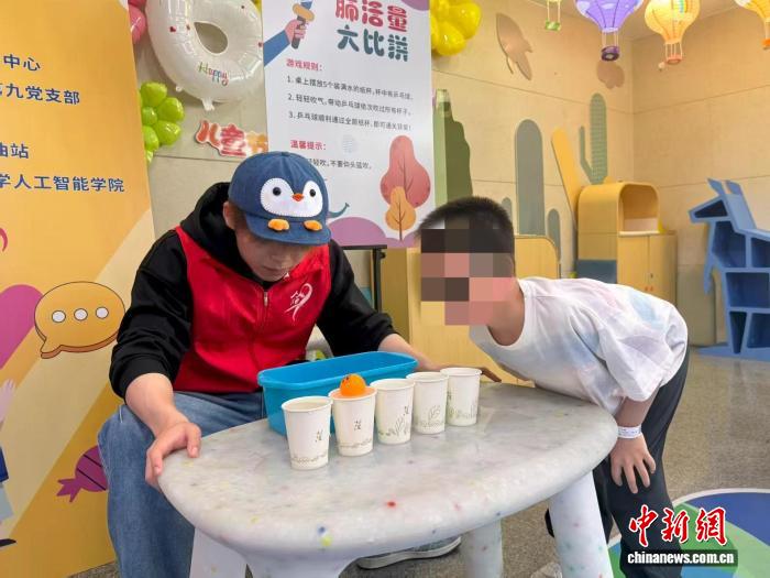 病房变身“点歌台” 浙江宁波把音乐会开进儿童病房 - 图1