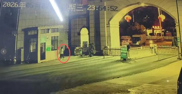 18岁女孩半夜进入公园，给姐姐和网友转账1314元、1413.83元后失联 - 图2