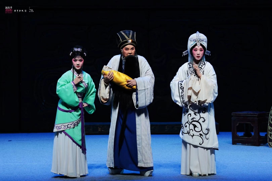 豫剧《程婴救孤》上海献演：一曲忠义，何以穿越时空打动了外国观众？ - 图1