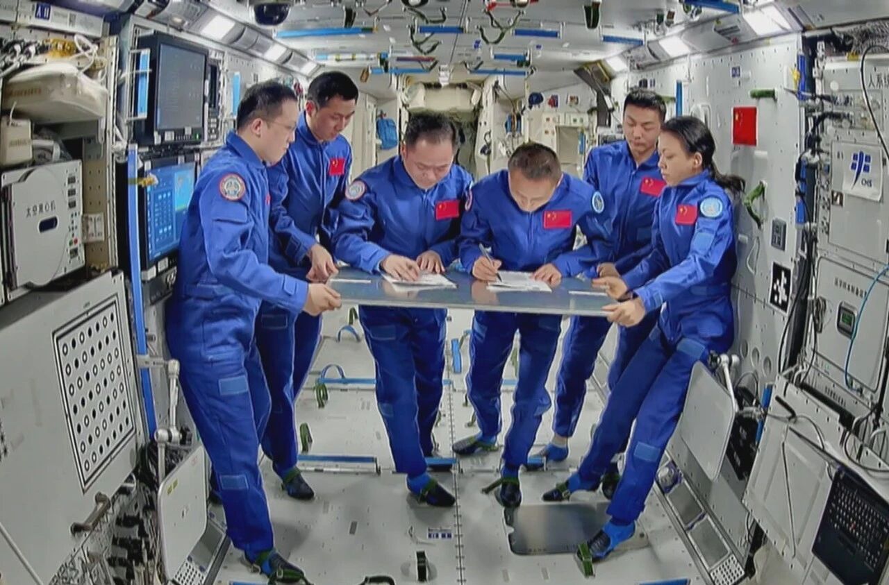 视频丨完成在轨交接！神舟二十一号航天员将于近日返回 - 图1