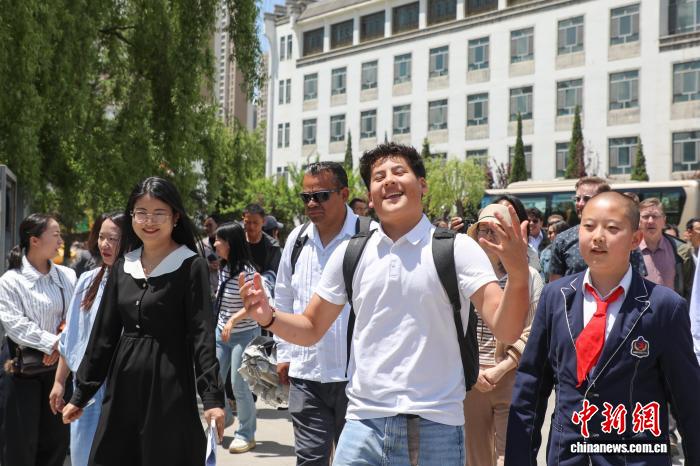 美国青少年赴青海西宁校园开展研学联谊活动 - 图1