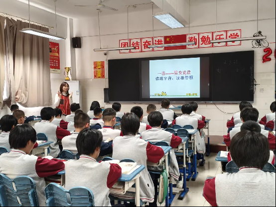 让书香伴随孩子一生！专访济南高新区雅文学校党员教师鹿鑫 - 图1