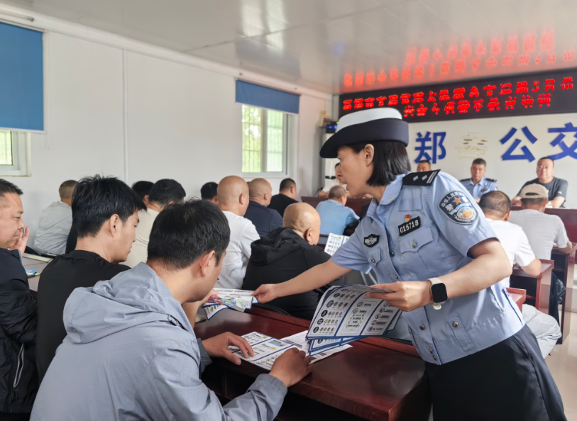 郑州交警：宣传进企业 警企携手筑平安 - 图8