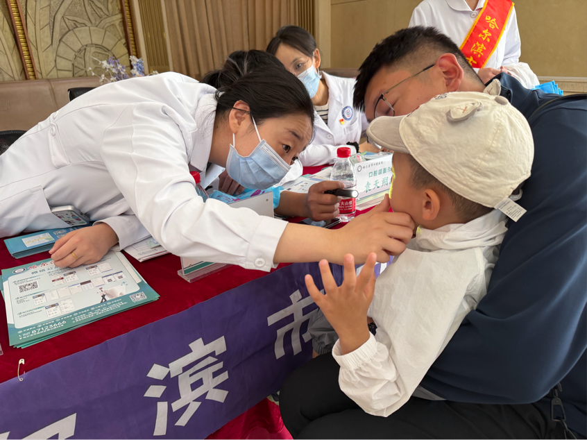 哈尔滨市口腔医院走进社区开展义诊活动 - 图1