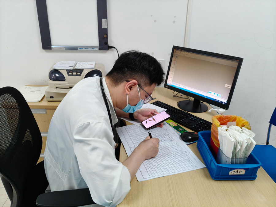 精心守护血液肿瘤患儿，给他们最想要的六一礼物：闯过生死关｜新民·第医线 - 图2