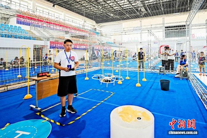 四川眉山：5000余名青少年同台比拼飞行技艺 - 图3