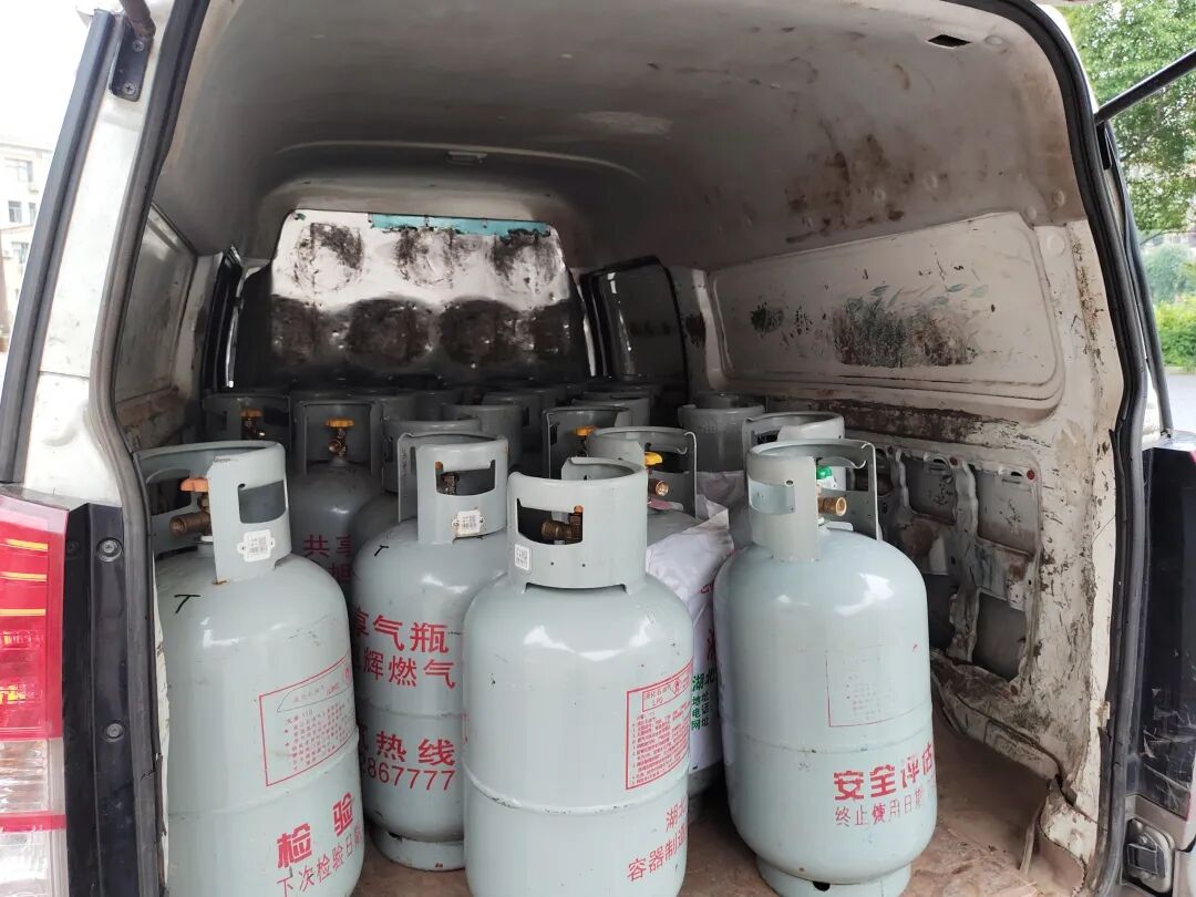 送水店藏61个液化气罐、无资质运输燃气……郴州6人涉燃气违法被行拘 - 图4