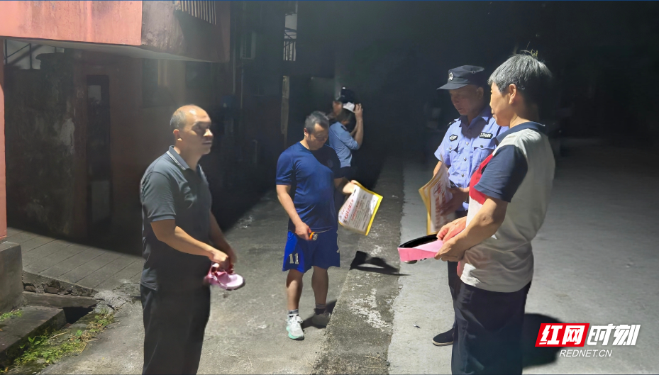 桂东县三都镇：敲门入户查隐患，消防安全送到家 - 图1
