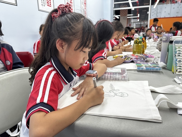 “我在报社当主编”——槐荫区润元实验学校学生走进新黄河全媒体传播集团 - 图7