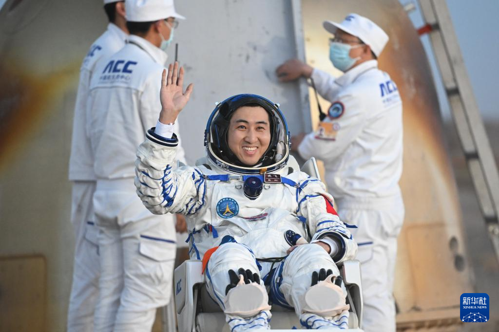 神舟二十一号航天员乘组返回任务取得圆满成功 - 图15