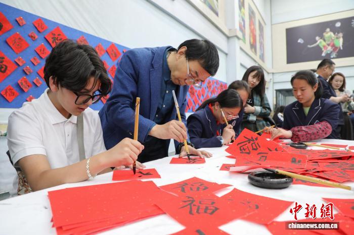 美国青少年赴青海西宁校园开展研学联谊活动 - 图7