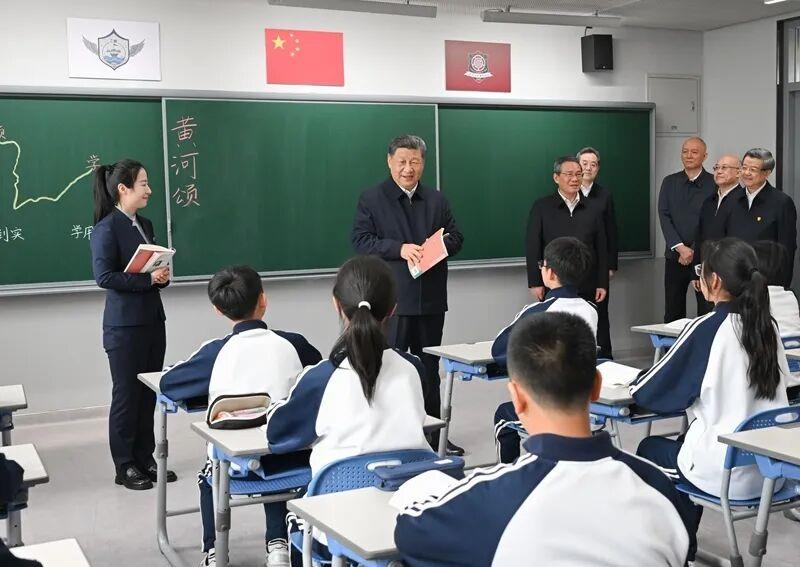 时政微观察丨争做新时代好少年 跑好历史接力赛 - 图3