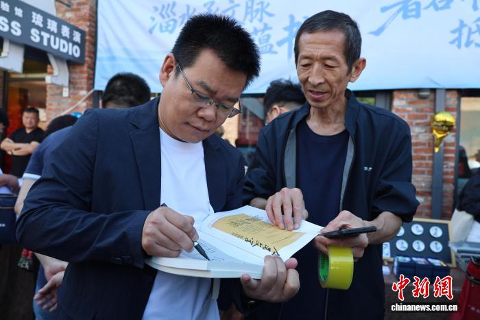 文坛名家走出书斋，把文学之根扎进县域乡土 - 图3