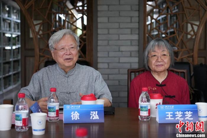 “清空”台湾的书斋，这对史学家夫妇带三万册宝贝一起“回家” - 图2